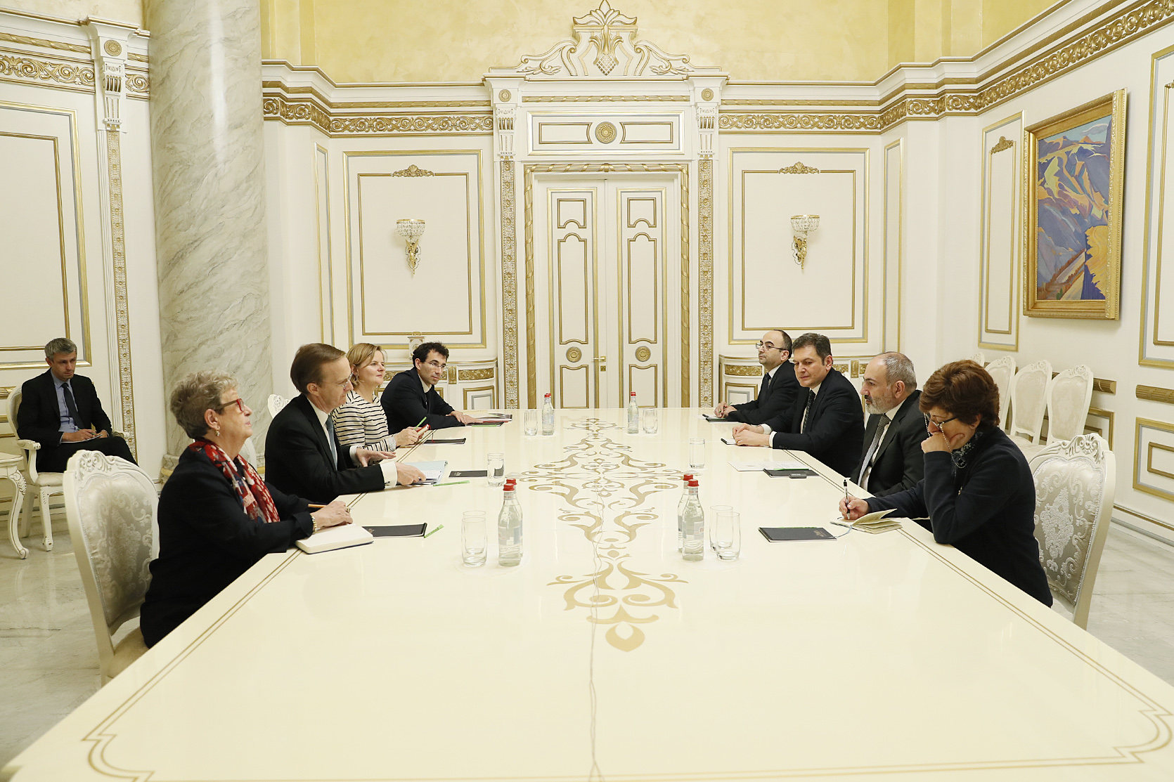 Փաշինյանը ԵՄ ներկայացուցչի հետ քննարկել է Հայաստանում՝ Ադրբեջանի հետ սահմանին, ԵՄ դիտորդական առաքելության գործունեությանը վերաբերող հարցեր