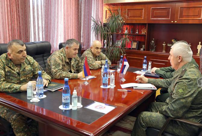 Глава Генштаба и Рустам Мурадов обсудили вопрос возвращения армянских военнопленных