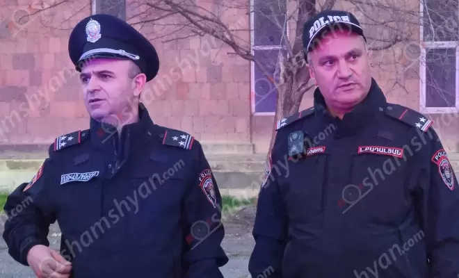 Կոտայքի մարզում պարեկներն իսկական գլխացավանք են դարձել օրինախախտ վարորդների, այդ թվում՝ պաշտոնյաների ու հայտնի օլիգարխների համար․ հայտնաբերվել է զինամթերք