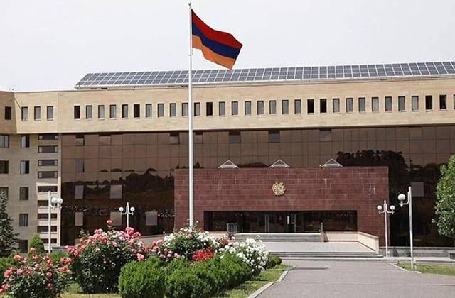 Զինվորների՝ հակագազերով վազելու մասին լուրը չի համապատասխանում իրականությանը. ՊՆ-ն և ՔԿ-ն՝ Ճամբարակի դեպքի մասին