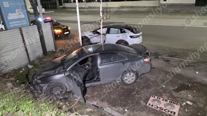 Երևանի Թբիլիսյան խճուղում բախվել են «Volkswagen»-ն ու «Toyota»-ն․ կան վիրավորներ