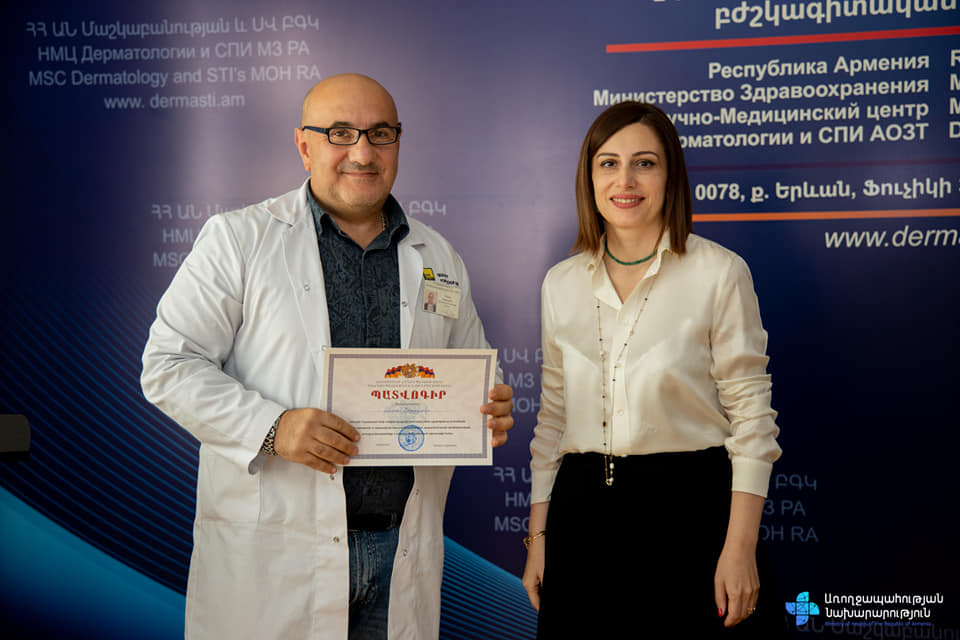 Առողջահության նախարարը պատվոգրեր է հանձնել «Այրվածքաբանության և մաշկաբանության ազգային կենտրոնի» աշխատակիցներին