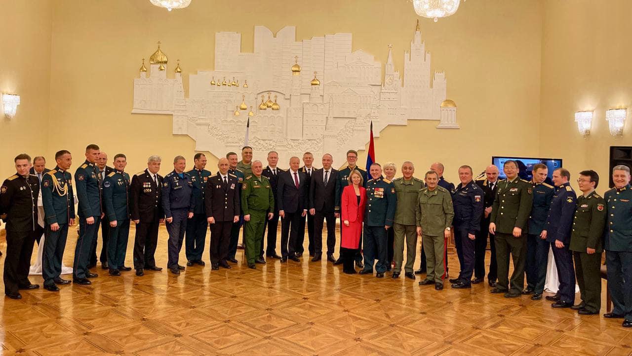 ՀՀ-ում ՌԴ դեսպանը ծաղիկներ է խոնարհել անմար կրակի մոտ, մասնակցել Բաղրամյանի հուշաքանդակի բացմանը