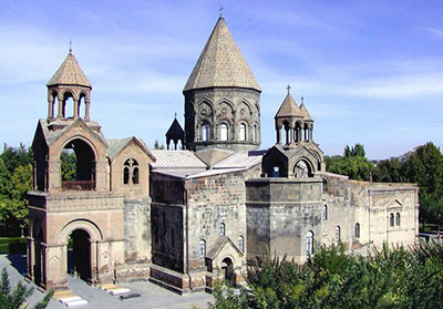 Բռնազավթված է Հովհաննավանքը, uպառնшլիքներ ու բռնnւթյшն կոչեր են հնչում հոգևորականների նկատմամբ. Մայր Աթոռ