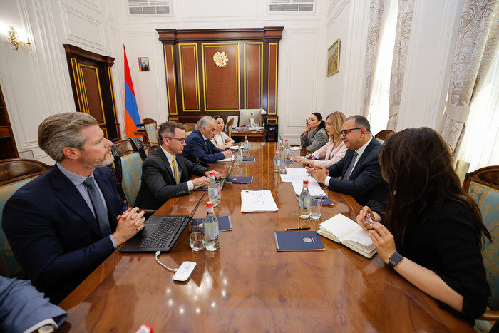 Փոխվարչապետ Տիգրան Խաչատրյանն ընդունել է ԱԶԲ հայաստանյան գրասենյակի տնօրենին