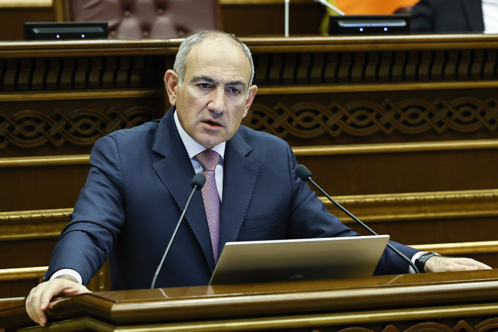 Կրեմլի կողքի շենքի ինչ-որ մի տեղ նստած ինչ-որ մի մարդիկ մարդկանց խոստացել են` Հայաստանի հաջորդ վարչապետը դու ես, գնա, «ուվերեննի» ասա․ Փաշինյան