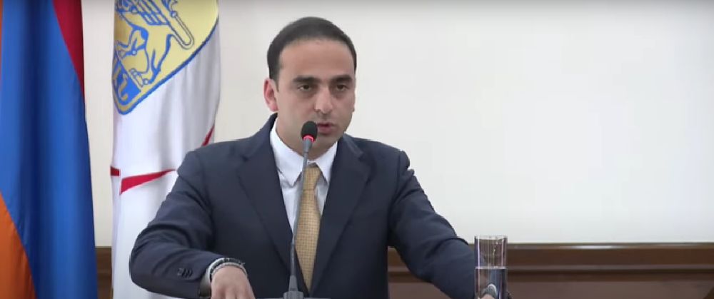 «Հանենք մարդկանց տներից ու քանդե՞նք շենքը. դրան էլ կհասնենք». Ավինյանը՝ շեղումներով կառուցված նոր շենքերը քանդելու մասին