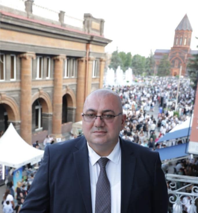 Մեր բացառիկ քաղաքը միշտ տարբերվել է թասիբով ու հումորով. Շիրակի մարզպետը շնորհավորական ուղերձ է հղել Գյումրու օրվա առթիվ