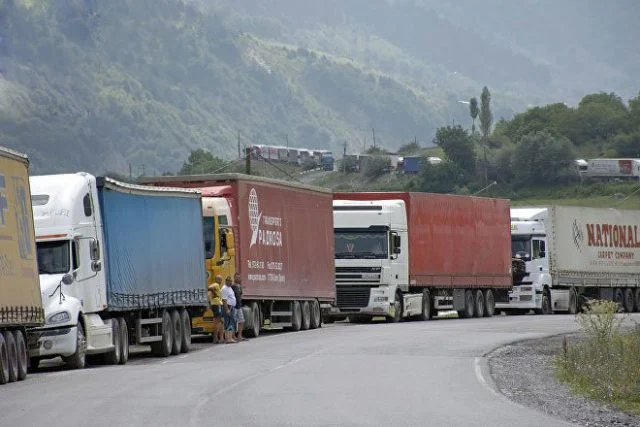 Ավելի քան 3600 բեռնատար սպասում է վրաց-ռուսական սահմանով անցնելուն