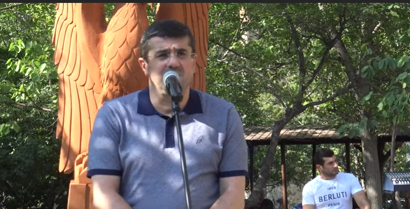 Մեր հերոս տղաների արյան գնով ապրում է Արցախը. Արայիկ Հարությունյանը մասնակցել է պատերազմում զոհված հայորդու հուշաքարի բացմանը