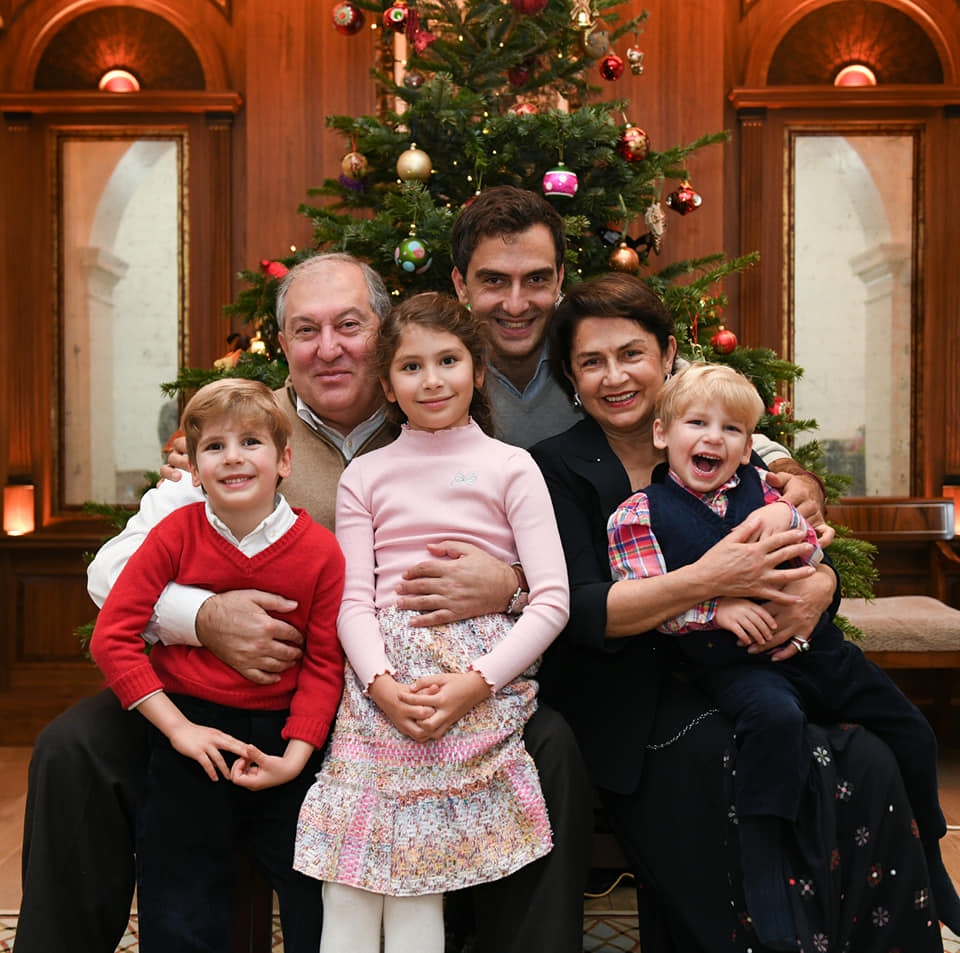 Արմեն Սարգսյանը ընտանեկան լուսանկարներ է հրապարակել