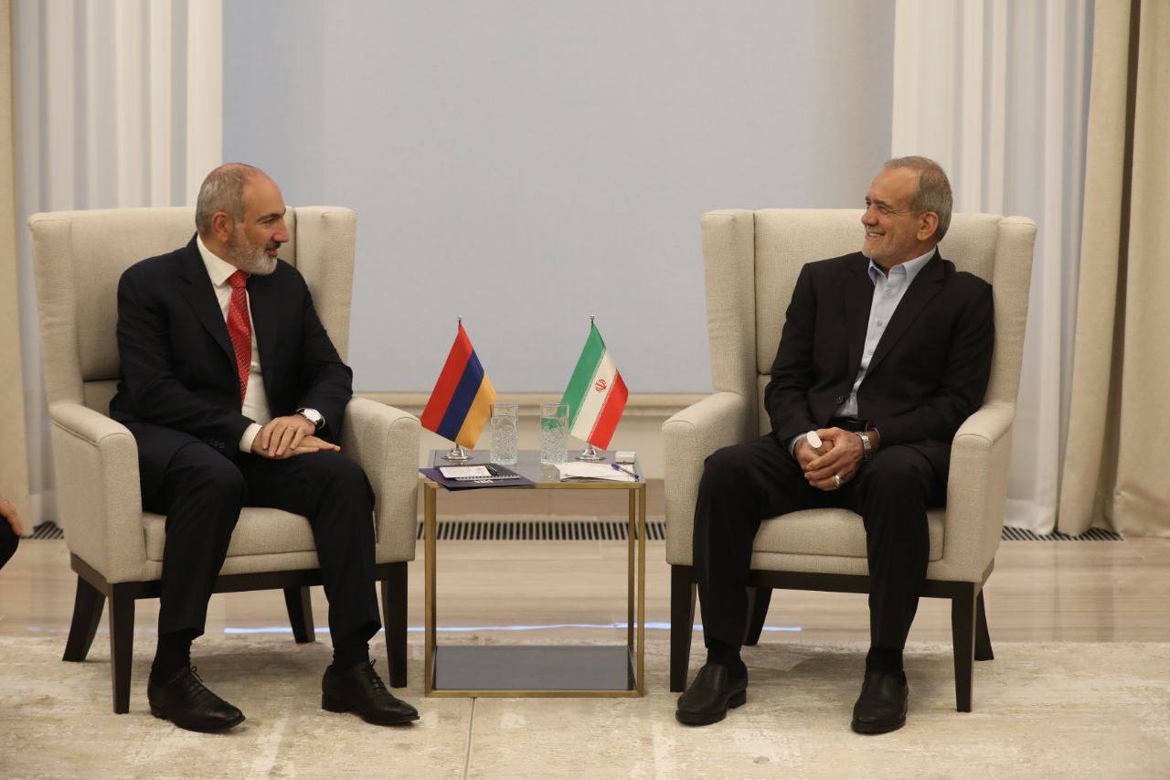 Կազանում հանդիպել են Նիկոլ Փաշինյանն ու Մասուդ Փեզեշքիանը