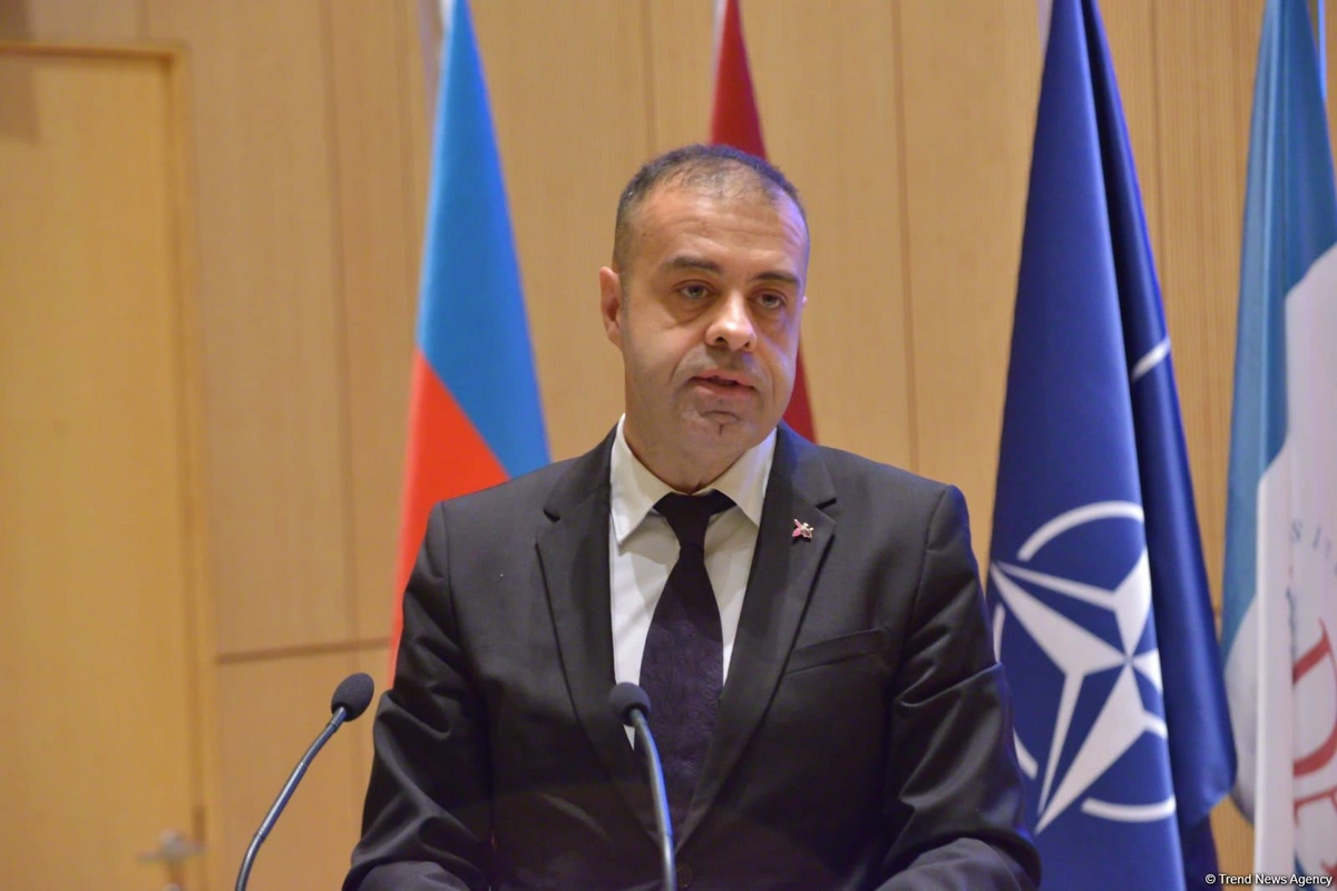 Բրյուսելում ծեծել եւ թալանել են ՆԱՏՕ-ում Ադրբեջանի ներակայացուցչին