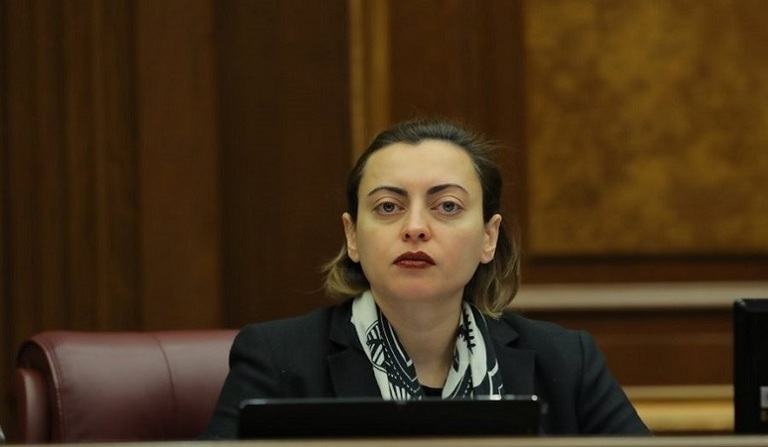«Ժողովուրդ». Փաշինյանն առանձին հանդիպումներ է ունենում թիմակիցների հետ․ նրանք ամենաշատը դժգոհել են Լենա Նազարյանից, պնդել են