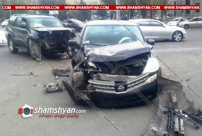 Երևանում՝ Ֆրանսիայի հրապարակում, բախվել են Toyota-ն և Nissan-ը. կա վիրավոր