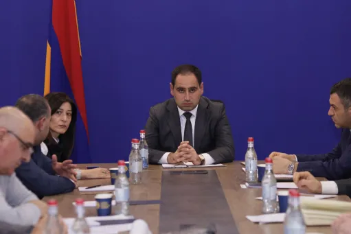 ՏԿԵ նախարարը Հաղթանակ թաղամասի բնակիչների հետ քննարկել է թաղամասի խնդիրները