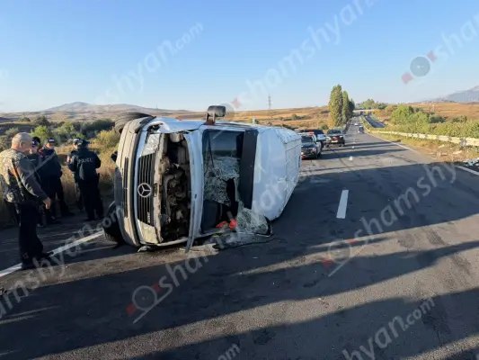 Երևան-Սևան ճանապարհին միկրոավտոբուսը կողաշրջվել է, կա 8 տուժած