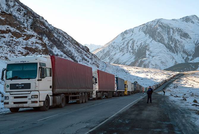 Ստեփանծմինդա-Լարս ճանապարհը փակ է բեռնատարների համար, ռուսական կողմում կա մոտ 500 մեքենա