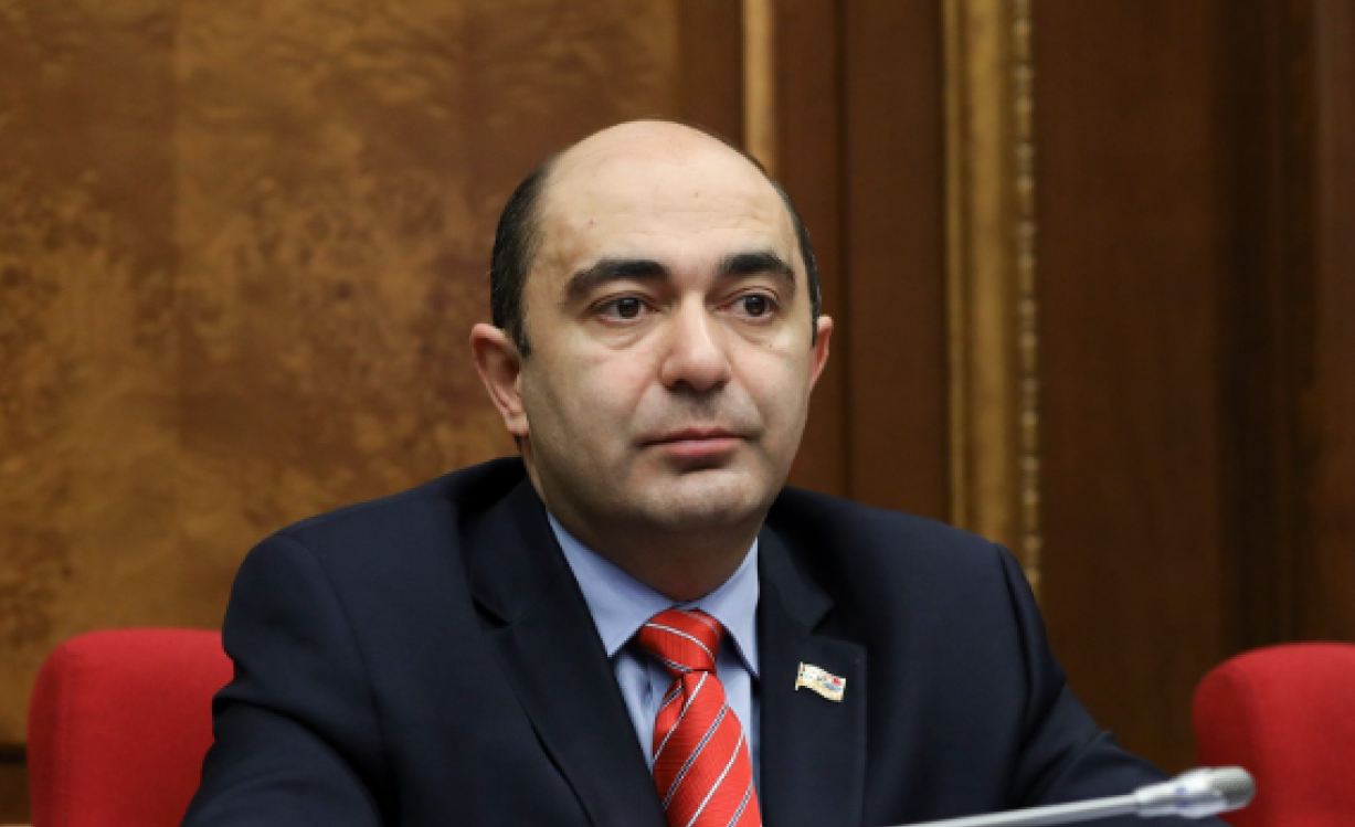 Արա՛գ, ստուգելու եմ, մի ժամում ՌՈ-ն Զվարթնոցից հանեք, ՀՀ ժամանողներին հավաքների՞ եք տանում. Էդմոն Մարուքյան