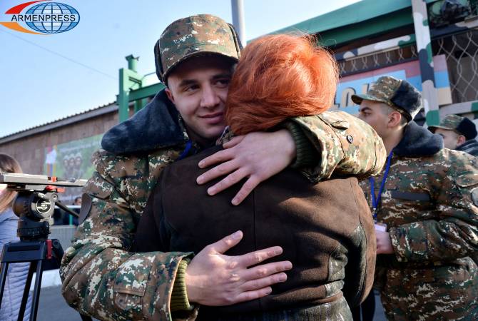 «Հայաստանի Հանրապետություն» . Տղերքը բանակ են գնում