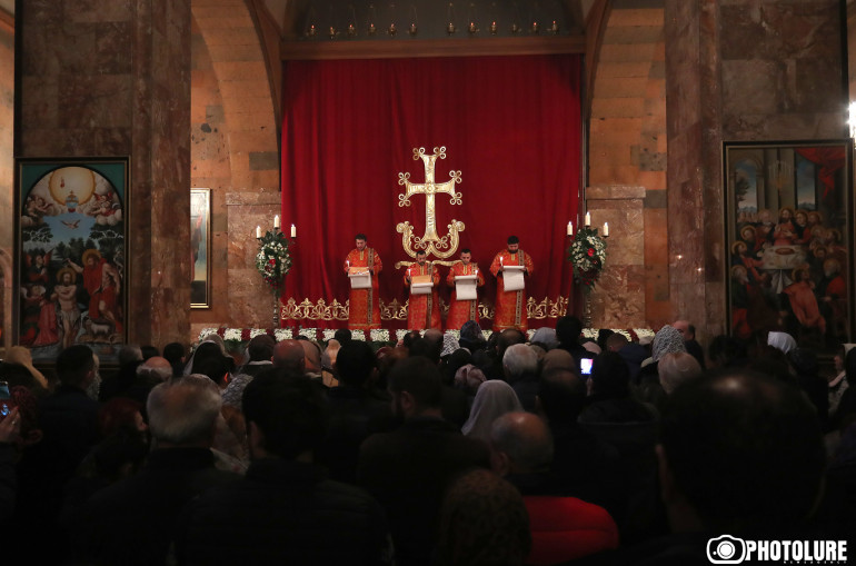 Հայ առաքելական եկեղեցիներում մատուցվեց Սուրբ Ծննդյան ճրագալույցի պատարագ