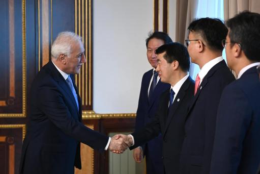 Խաչատուրյանն ընդունել է Կորեայի առևտրաարդյունաբերական պալատի նախագահ գլխավորած պատվիրակությանը