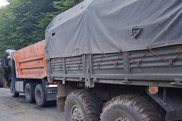 Աղվանիի հենակետից Տաթև տանող ավտոճանապարհին բեռնատար է խափանվել՝ խոչընդոտելով երթևեկությունը
