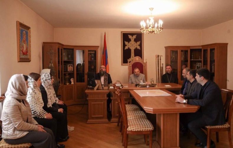 Արցախի թեմի առաջնորդն ընդունել է պատմահայրենասիրական երիտասարդական շարժման հիմնադիրներին
