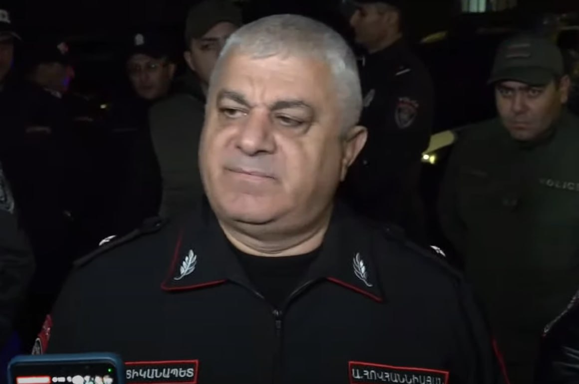 «Չենք թողնելու, որ ներս մտնեն, օրենք չենք թողնի խախտեն». Հ1-ի դիմաց հազարավոր ոստիկաններ են հավաքված
