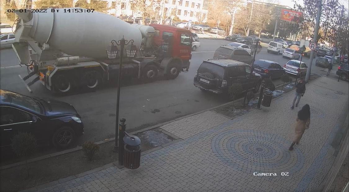 Երևանում բետոնախառնիչ մեքենան բետոնը թափել է հենց փողոցի երթևեկելի հատվածում. արձանագրություն կկազմվի