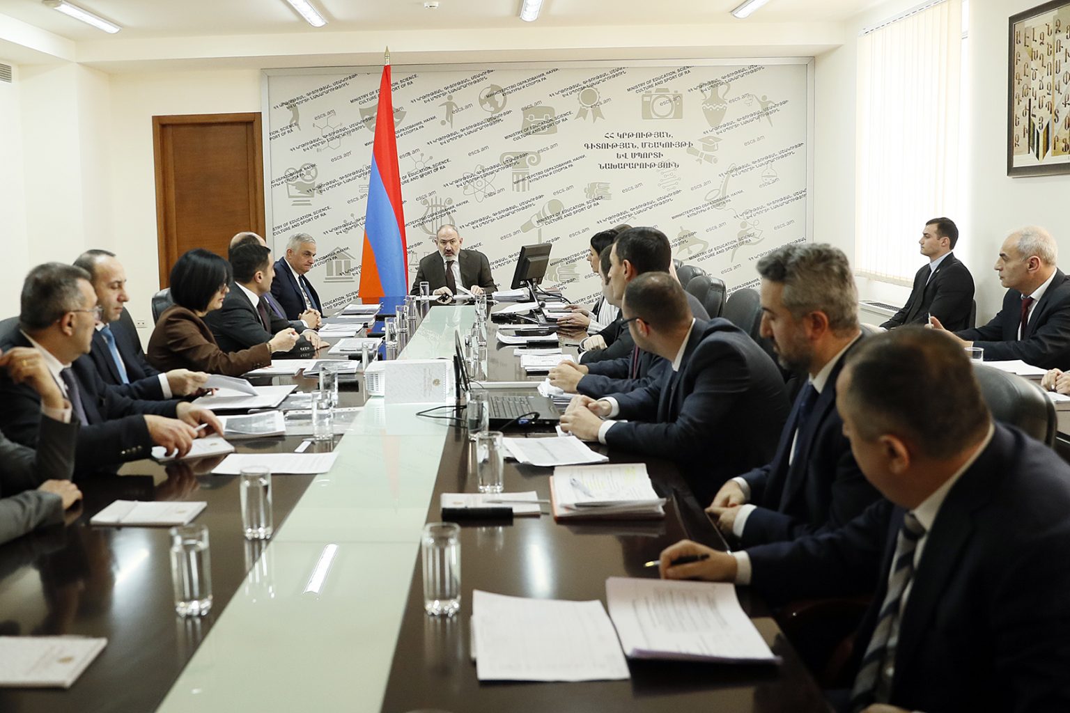 Փաշինյանն անդրադարձել է կրթության նոր չափորոշիչների ներդրման կարևորությանը, ատեստավորման բաղադրիչին, դասագրքերի տպագրության և բաշխման քաղաքականությանը