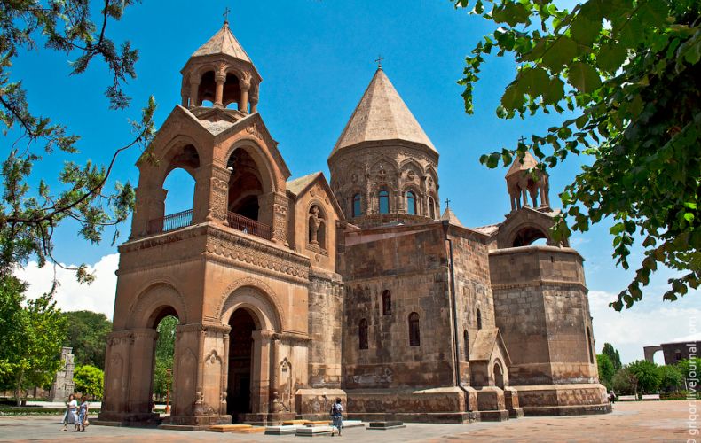 Եկեղեցին այսօր նշում է Ս. Մատթեոս, Մարկոս, Ղուկաս և Հովհաննես Ավետարանիչների հիշատակի տոնը