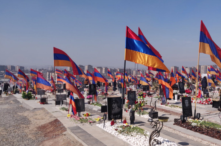 «Եռաբլուր» տանող ճանապարհահատվածն այսուհետ կլինի լուսավոր. կառուցվել է նոր ցանց