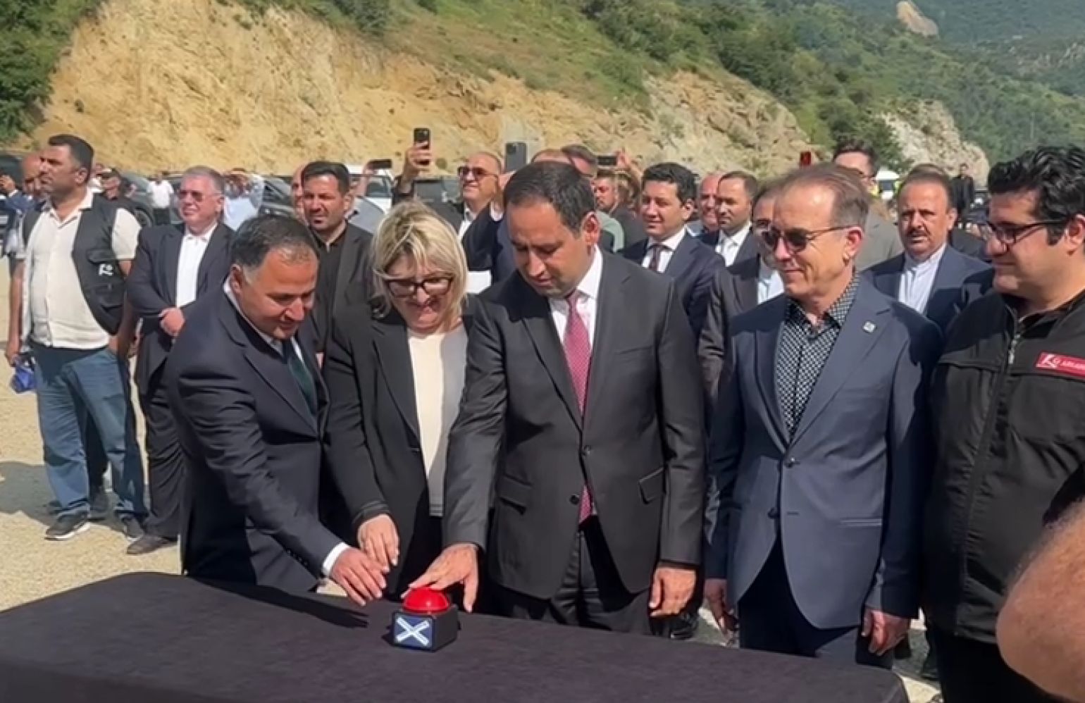 Հյուսիս-հարավի Քաջարանի թունելի շինարարության պայմանագրի կնքմամբ ազդարարվել է թունելի կառուցման մեկնարկը (տեսանյութ)