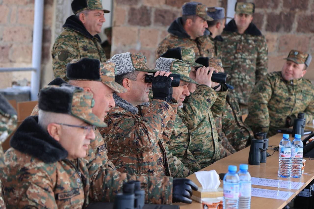 В одном из военно-учебных центров Минобороны прошли гибридные демонстрационные тактические занятия,
