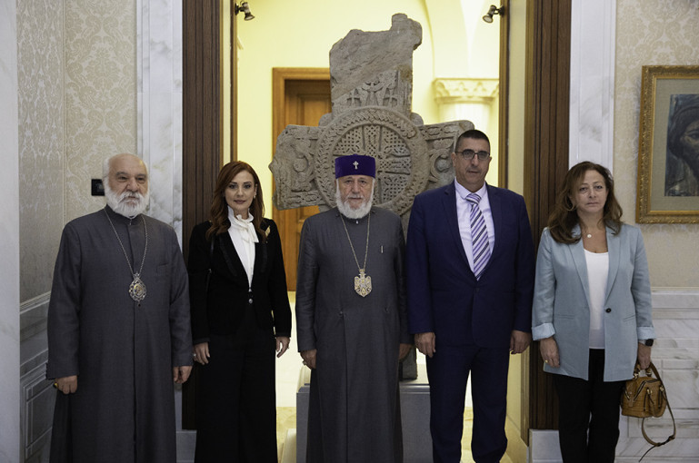 Ամենայն Հայոց Կաթողիկոսն ընդունել է Լիբանանի Հանրապետության սոցիալական հարցերի նախարարին