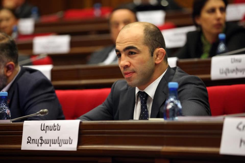 Ամսական ցմահ պատվո վճար չեմպիոններ պատրաստած մարզիչներին. Ջուլֆալակյանի նախագիծը