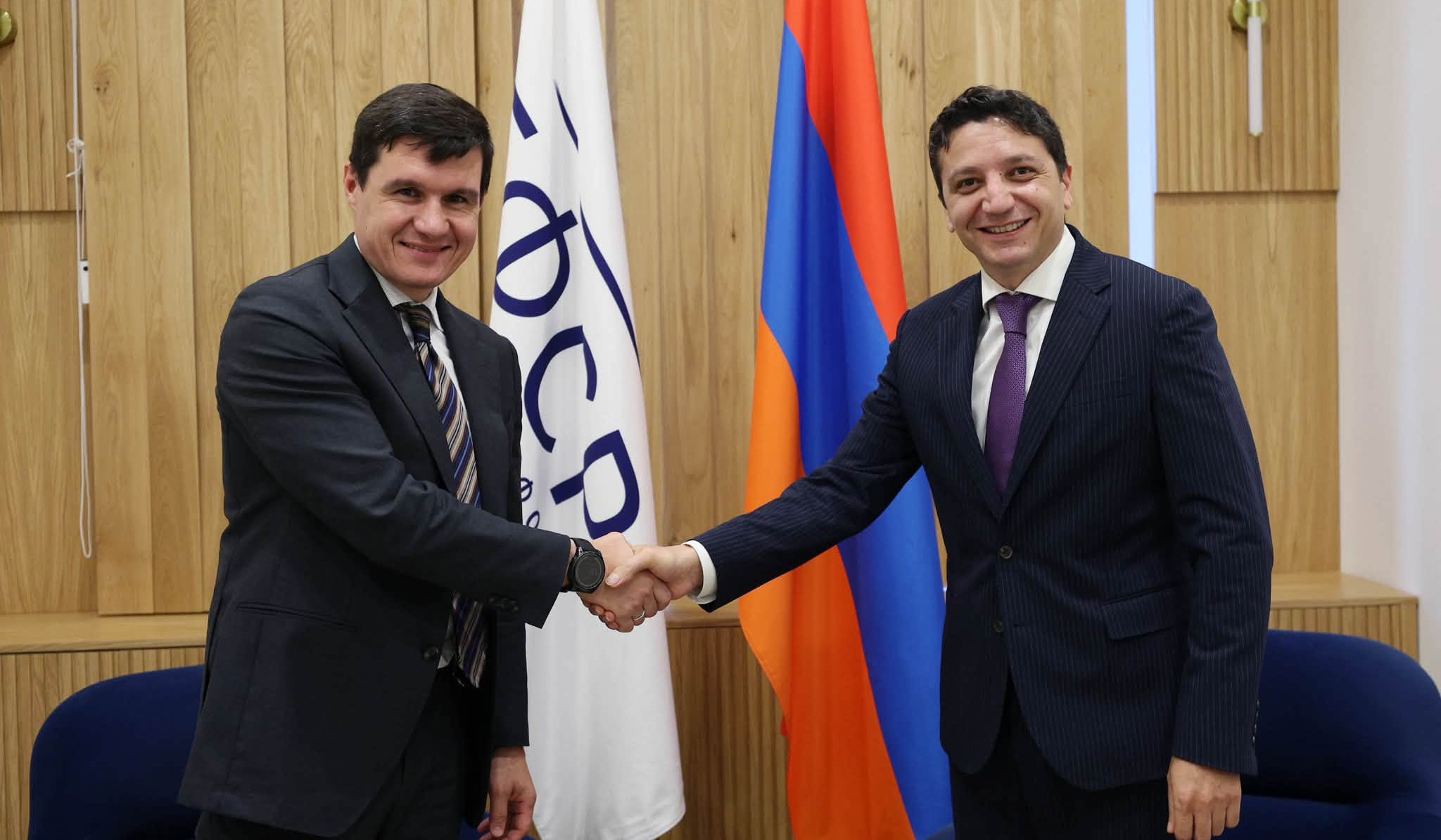 Վահե Հովհաննիսյանը ԿԶԵՀ-ի գործադիր տնօրենի հետ քննարկել է Հյուսիս-հարավի 4-րդ տրանշի և Քաջարանի թունելի կառուցման ծրագրերին առնչվող հարցեր