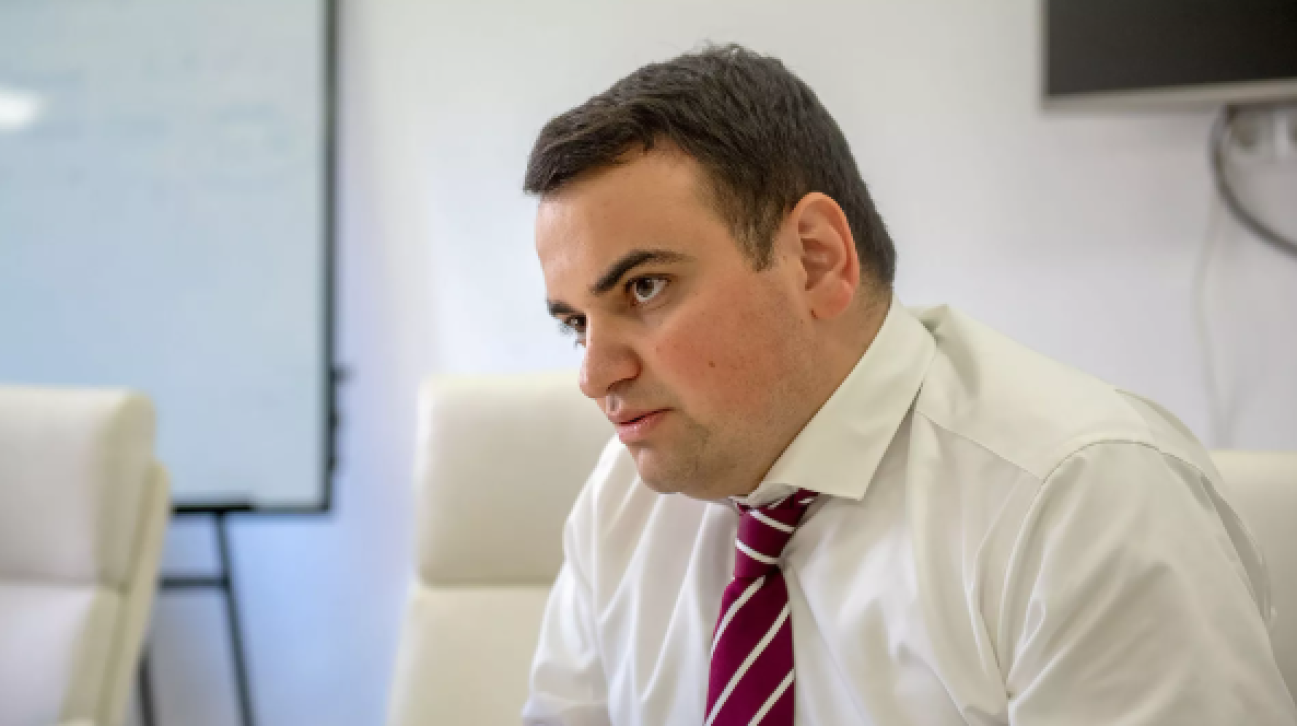 «Հազարավոր մարդկանց աղքատացնող, ընտանիքներ քանդող, անեծքի արժանացող այս նախագծի հեղինակի անունն է Ալեն». Նարեկ Կարապետյան