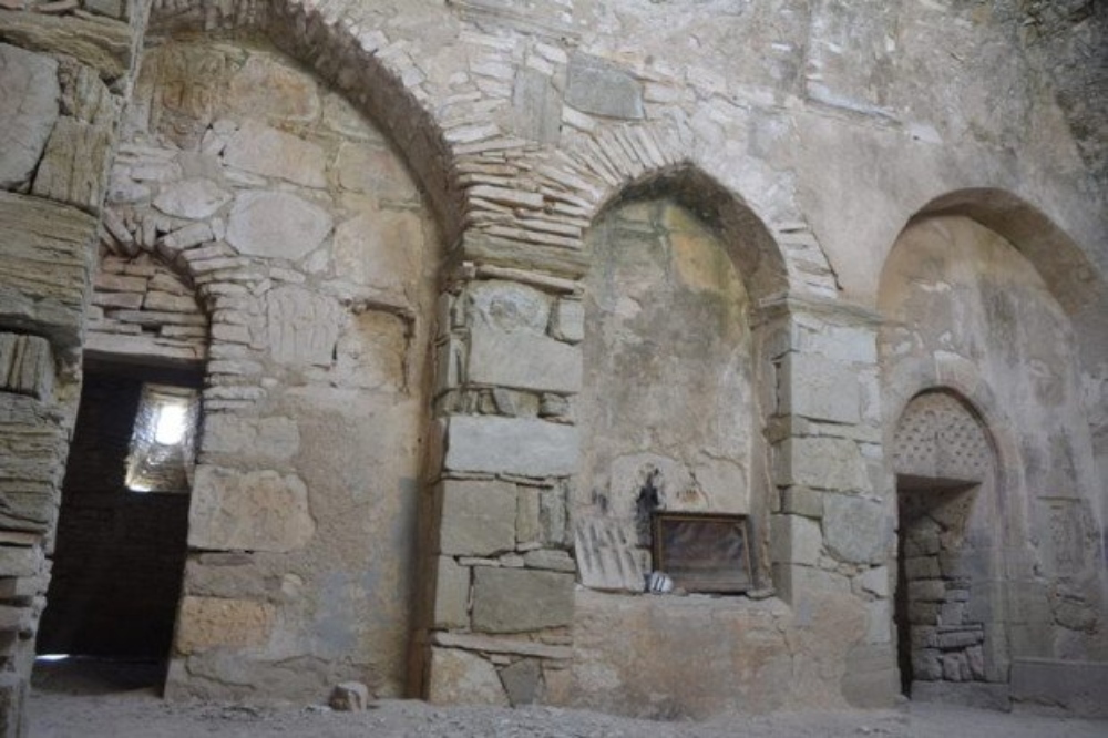 Արցախի վանական համալիրի տարածքը մաքրելու ընթացքում բացահայտվեց մեկ խաչքար ու մեկ տապանաքար՝ արձանագրություններով