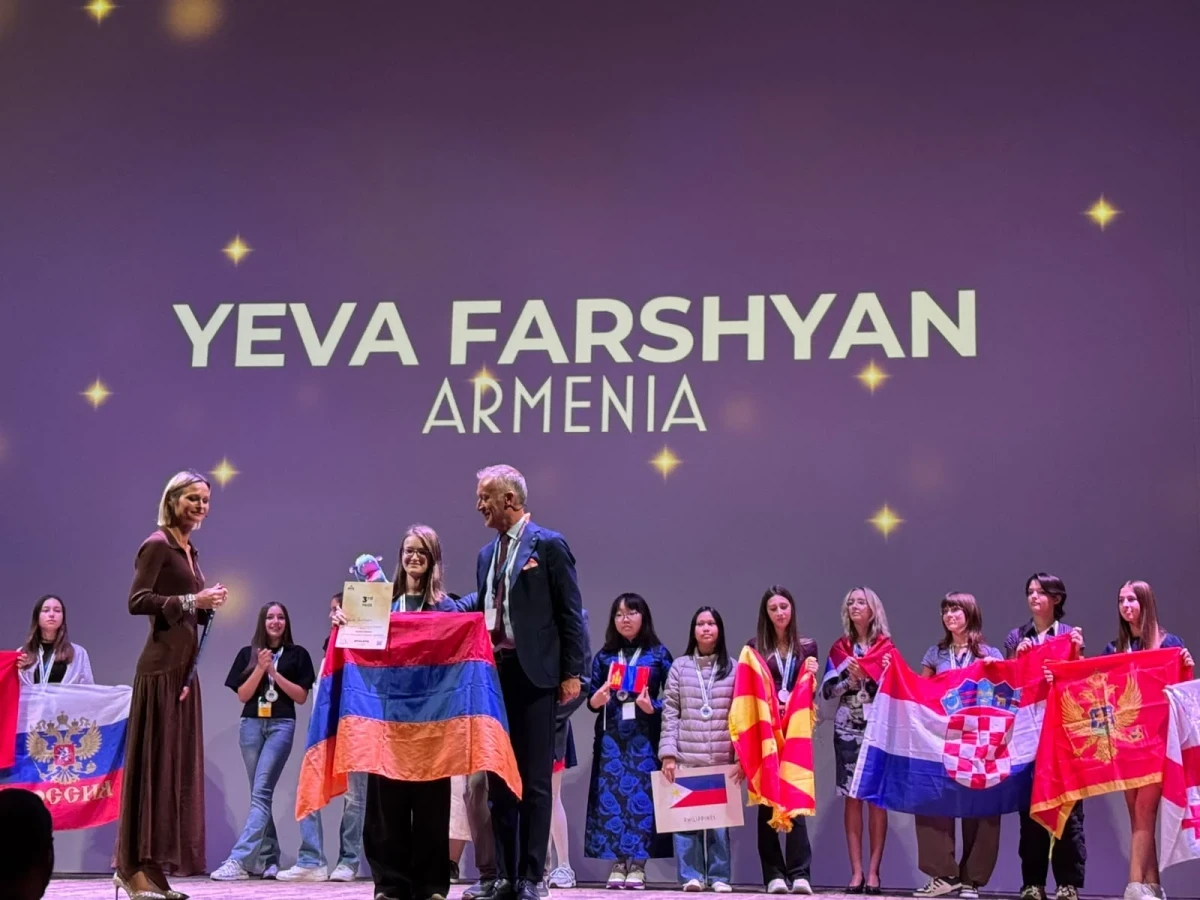 1 ոսկե և 2 բրոնզե մեդալ` «Անգլերեն առանց սահմանների» միջազգային օլիմպիադայում