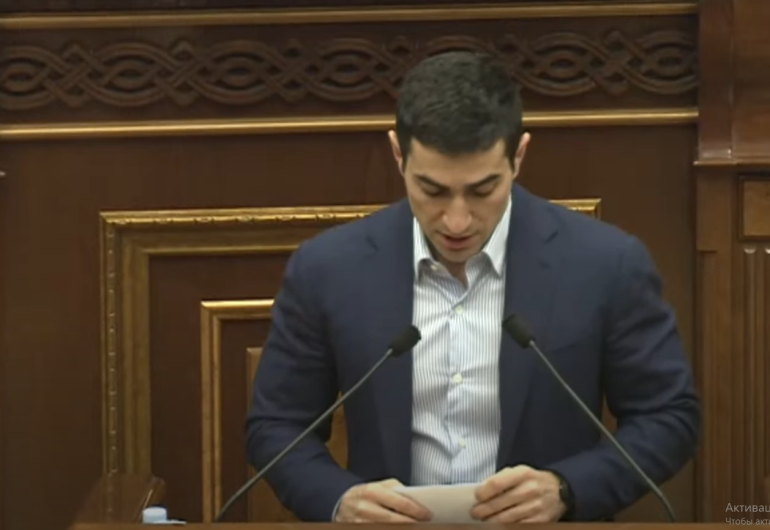 «Մեզ ասում են՝ ինչո՞ւ են այս անհայրենիքները դեռ իշխանության», «մեզ էլ ասում են՝ ձեր հոր հայրը թnւրք է, անունն էլ են տալիս». թեժ վեճ ու ծեծկռտnւք՝ ԱԺ-ում
