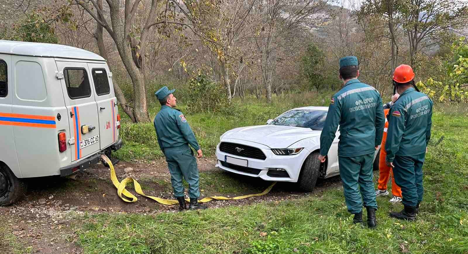 Հալիձոր գյուղի մոտակայքում ավտոմեքենան արգելափակվել է քարերի մեջ․ օգնել են փրկարարները