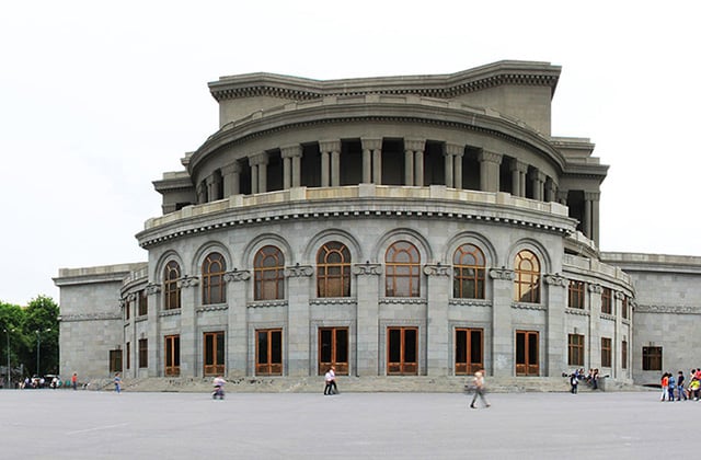 Ազատության հրապարակում ընթանում է «Արցախցիների իրավունքների պաշտպանության խորհրդի» նախաձեռնած հերթական հանրային քննարկումը