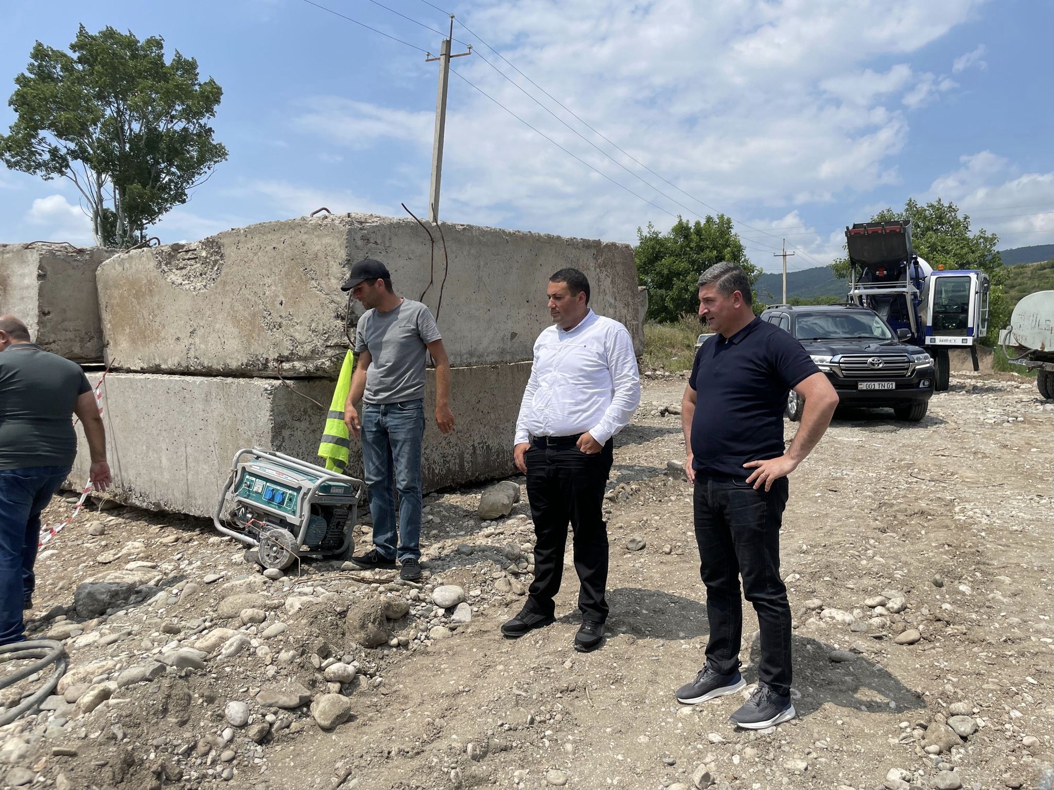 Սանոսյանն ու Ղալումյանը դիտարկել են Խաշթառակի այլընտրանքային կամրջի կառուցման աշխատանքները