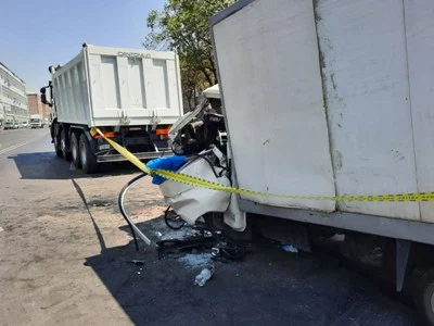 Արարատյան փողոցում բախվել են «Iveco»-ն եւ «Hyundai»-ն․ վարորդներից մեկն արգելափակվել է