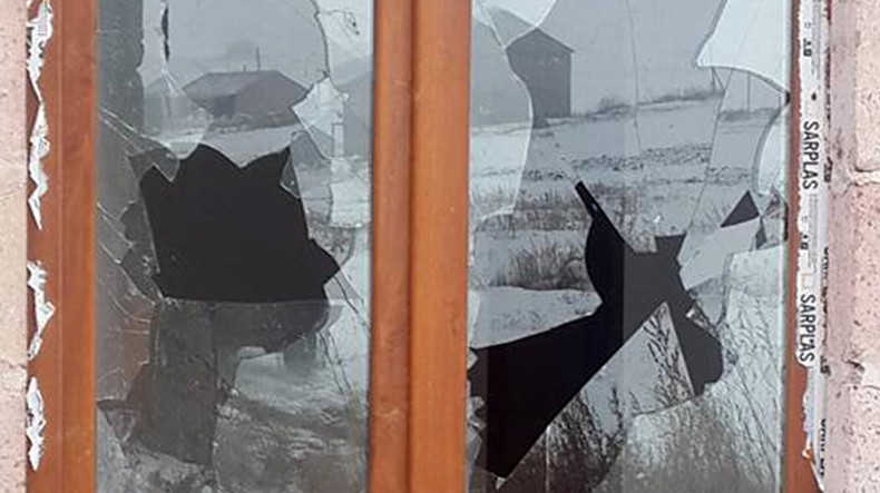Գյումրիում անհայտ անձինք պատուհանի ապակին կոտրելով՝ մտել էին տուն ու գողացել կենցաղային իրեր