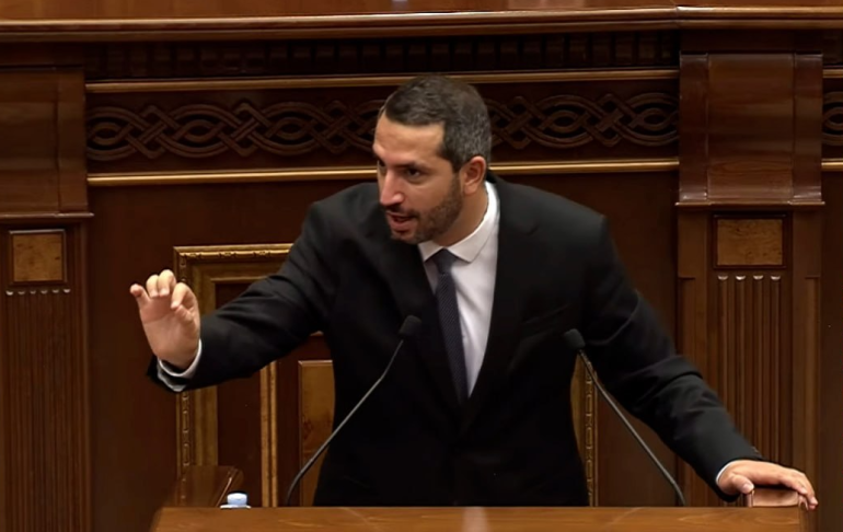 Սա «քուչա» չէ, «բազար» չէ, ինքը հայ է, չեմ ուզում իրեն ատեմ, ձեզ չենք ատում, մի սարքեք զրոյական խաղ․ Ռուբինյանը՝ ընդդիմադիրներին