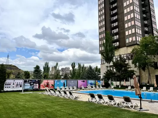 Երևանի «Պրեզիդենտ» հյուրանոցում ծեծի են ենթարկել ՌԴ 37-ամյա քաղաքացուն, ով «դիմային գանգի վնասվածք» ախտորոշմամբ տեղափոխվել է հիվանդանոց