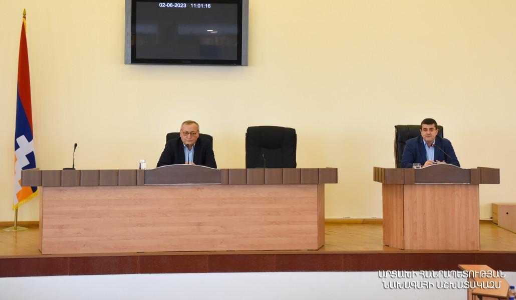 Президент Араик Арутюнян провел встречу с депутатами Национального собрания